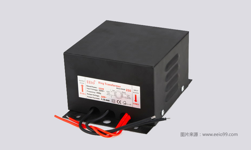 加裝鐵質外殼的環(huán)型變壓器