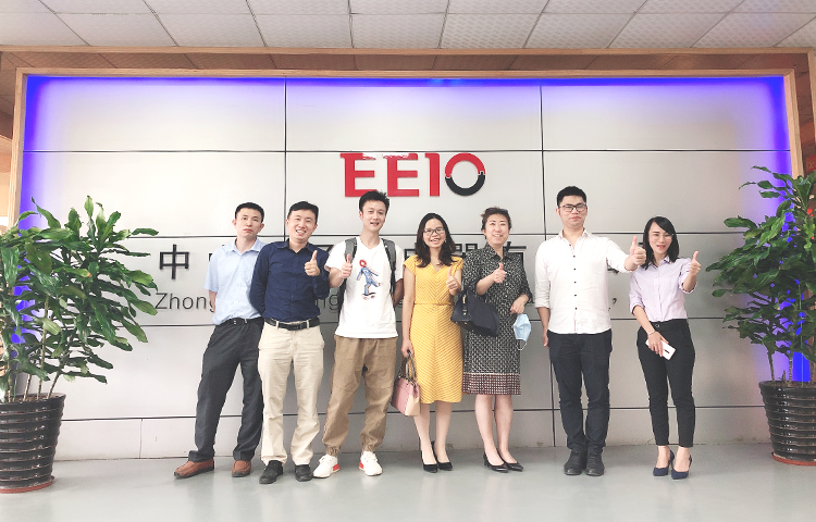 深圳趙總及她的伙伴們來訪圣元電器學(xué)習(xí)交流。