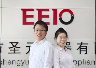 圣元電器伙伴前臺(tái)合影-帥氣可愛